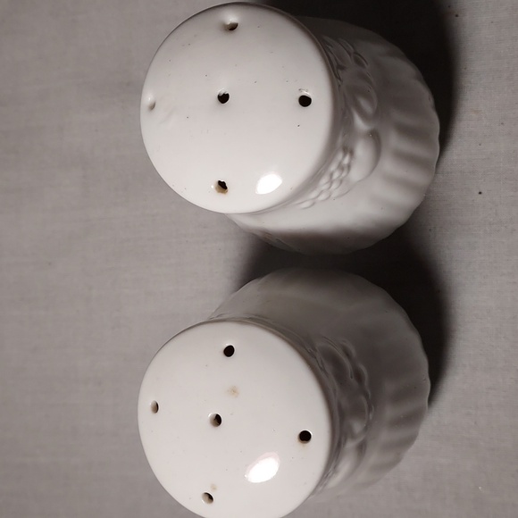 Vintage Set of Two Salt & Pepper Shakers - Picture 4 of 9